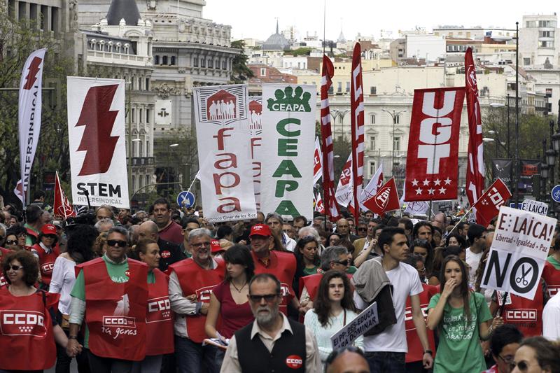 Imagen de la manifestación con la que concluyó la jornada de huelga general en la Educación Pública el 9 de mayo de 2013 en Madrid. / Salvador Sas (Efe).